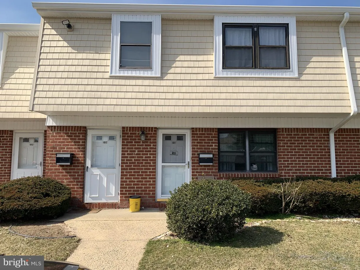 Central NJ/Bucks County, PA Real Estate | View 1012 Silver Ct | 2 Beds