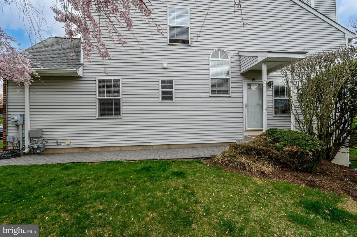 Central NJ/Bucks County, PA Real Estate | View 2 Crockett La | Listing