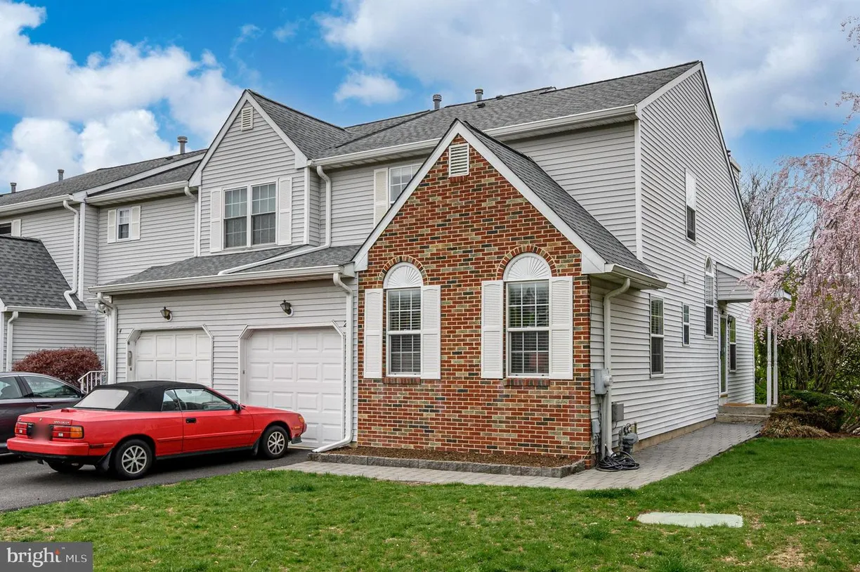 Central NJ/Bucks County, PA Real Estate | View 2 Crockett La | 2 Beds, 2 Baths