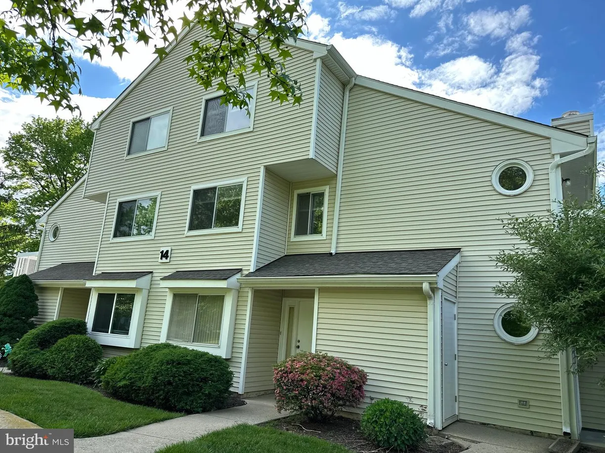 Central NJ/Bucks County, PA Real Estate | View 2 Wynwood Dr | 3 Beds