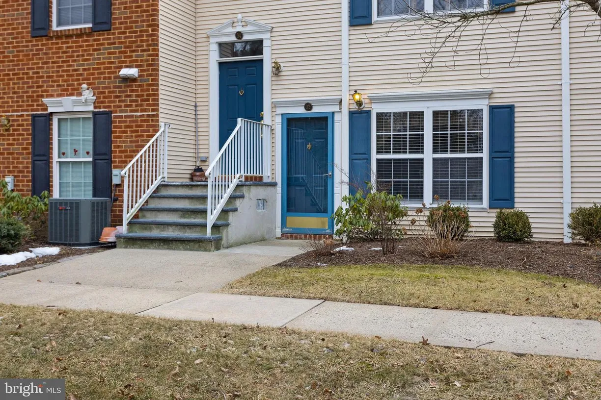 Central NJ/Bucks County, PA Real Estate | View 32 Wayne Ct | 2 Beds, 1 Bath
