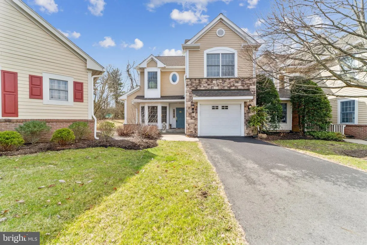 Central NJ/Bucks County, PA Real Estate | View 45 Hedge Row Rd | 3 Beds, 3 Baths