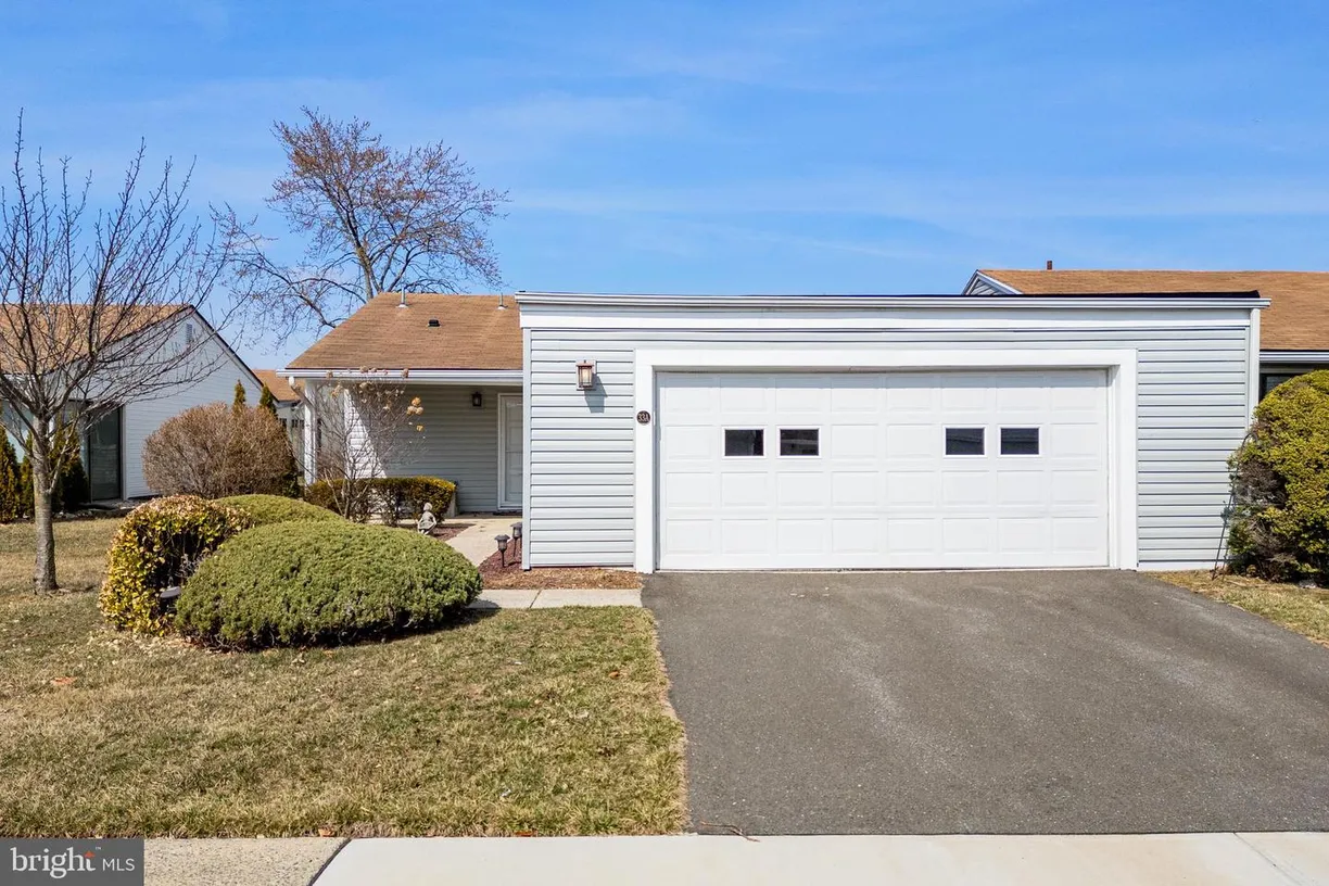 Central NJ/Bucks County, PA Real Estate | View 33 -a Haddon Rd | 2 Beds, 2 Baths