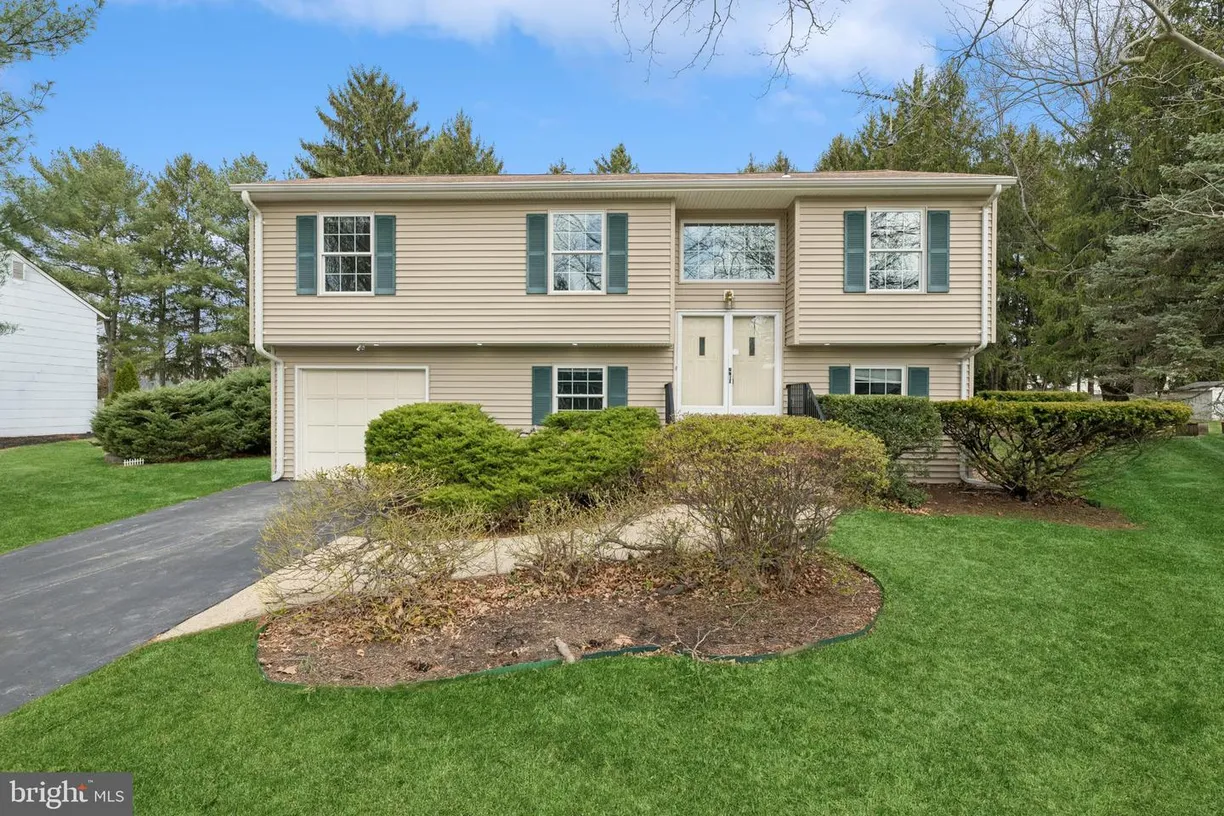 Central NJ/Bucks County, PA Real Estate | View 45 Linden Ln | Listing