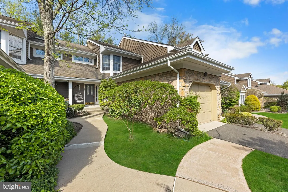 Central NJ/Bucks County, PA Real Estate | View 21 Briarwood Ct | 3 Beds, 2 Baths