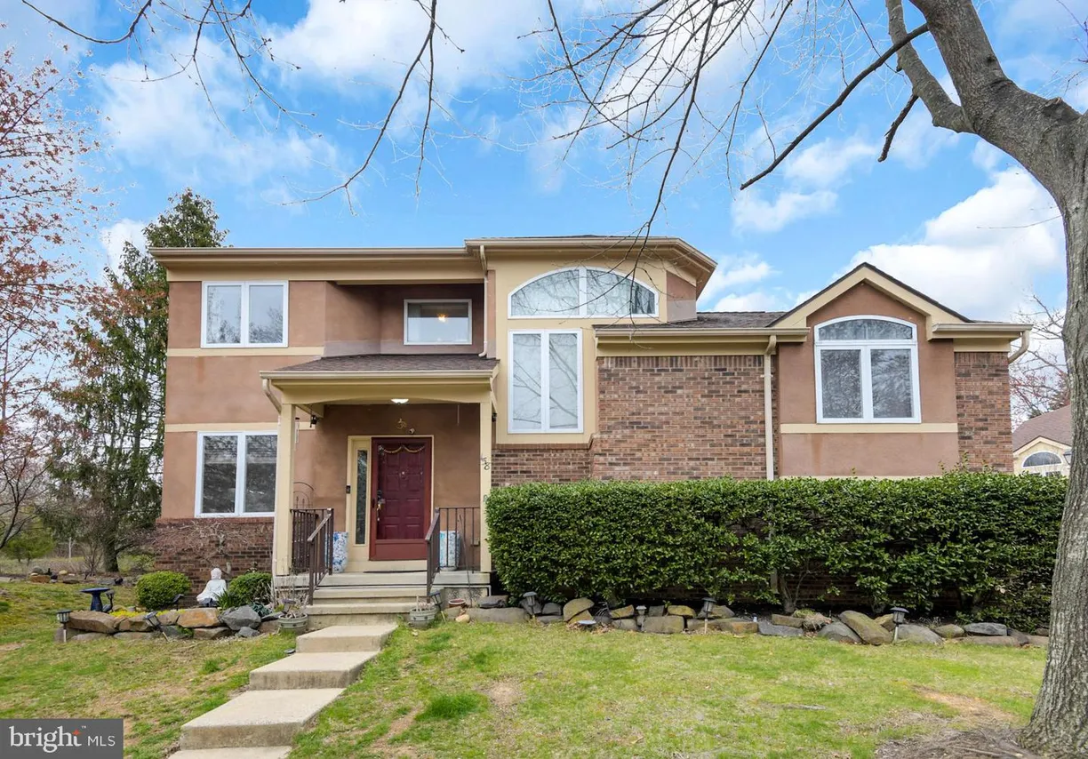 Central NJ/Bucks County, PA Real Estate | View 158 Kingsland Cir | 4 Beds, 2 Baths