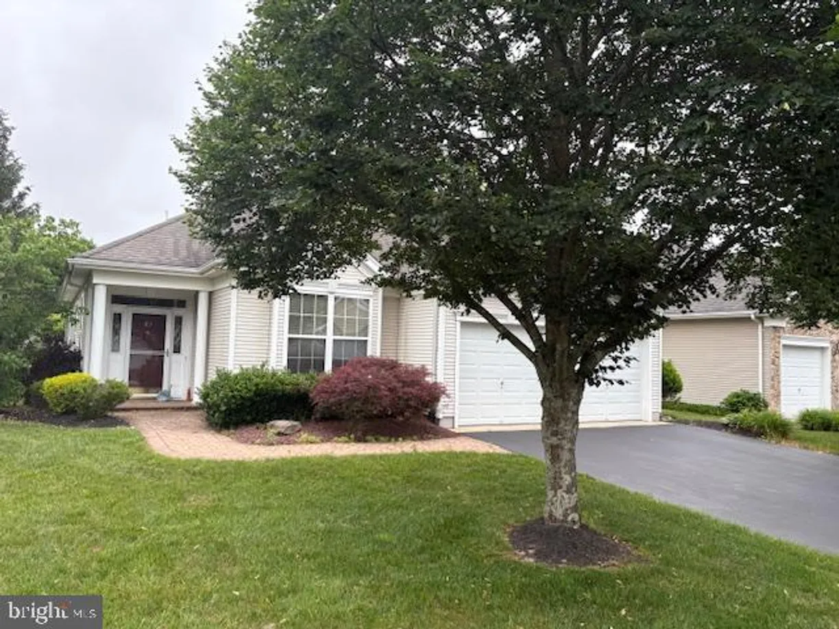 Central NJ/Bucks County, PA Real Estate | View 83 Huntington Dr | 2 Beds, 2 Baths
