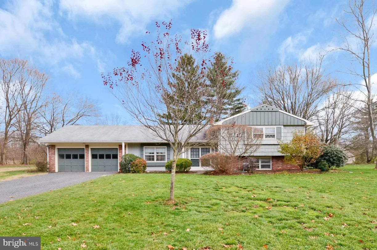 Central NJ/Bucks County, PA Real Estate | View 19 Jamestown Rd | 3 Beds