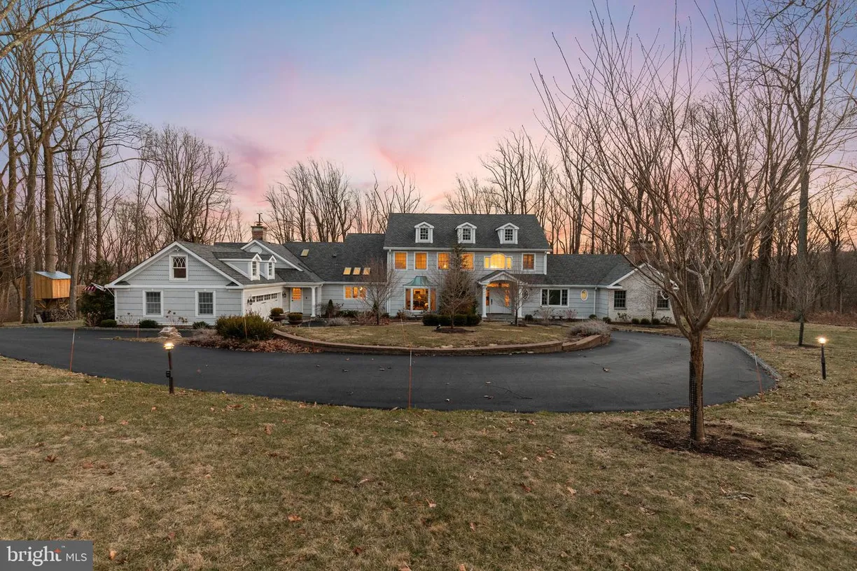 Central NJ/Bucks County, PA Real Estate | View 78 Carriage House Rd | 5 Beds, 4 Baths