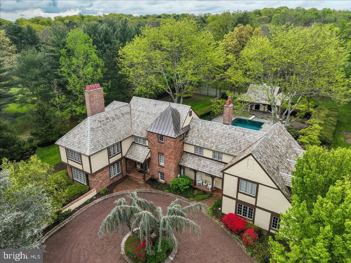 Central NJ/Bucks County, PA Real Estate | View 19 Rolling Hill Rd | 5 Beds, 4 Baths