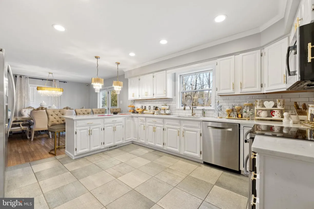 Central NJ/Bucks County, PA Real Estate | View 2 Clover | 4 Beds, 2 Baths