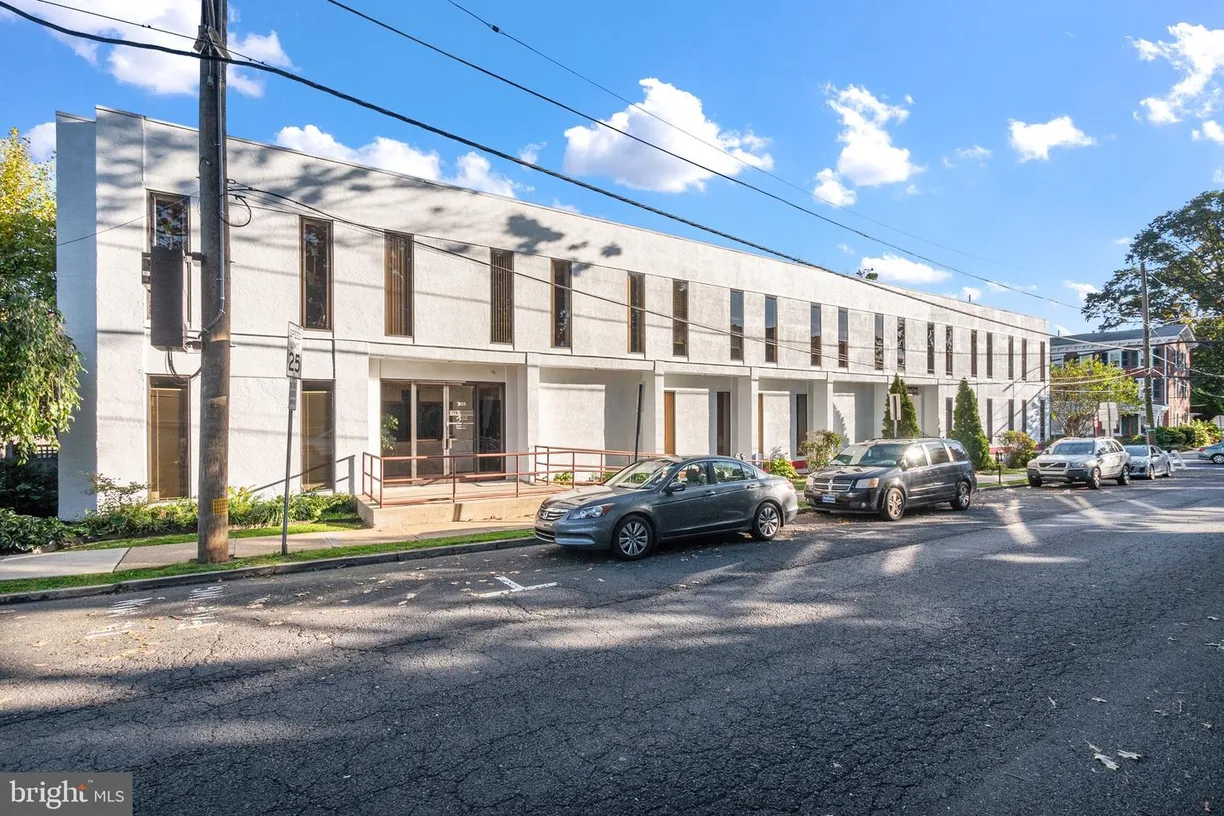 Central NJ/Bucks County, PA Real Estate | View 70 W Oakland Ave, 106
