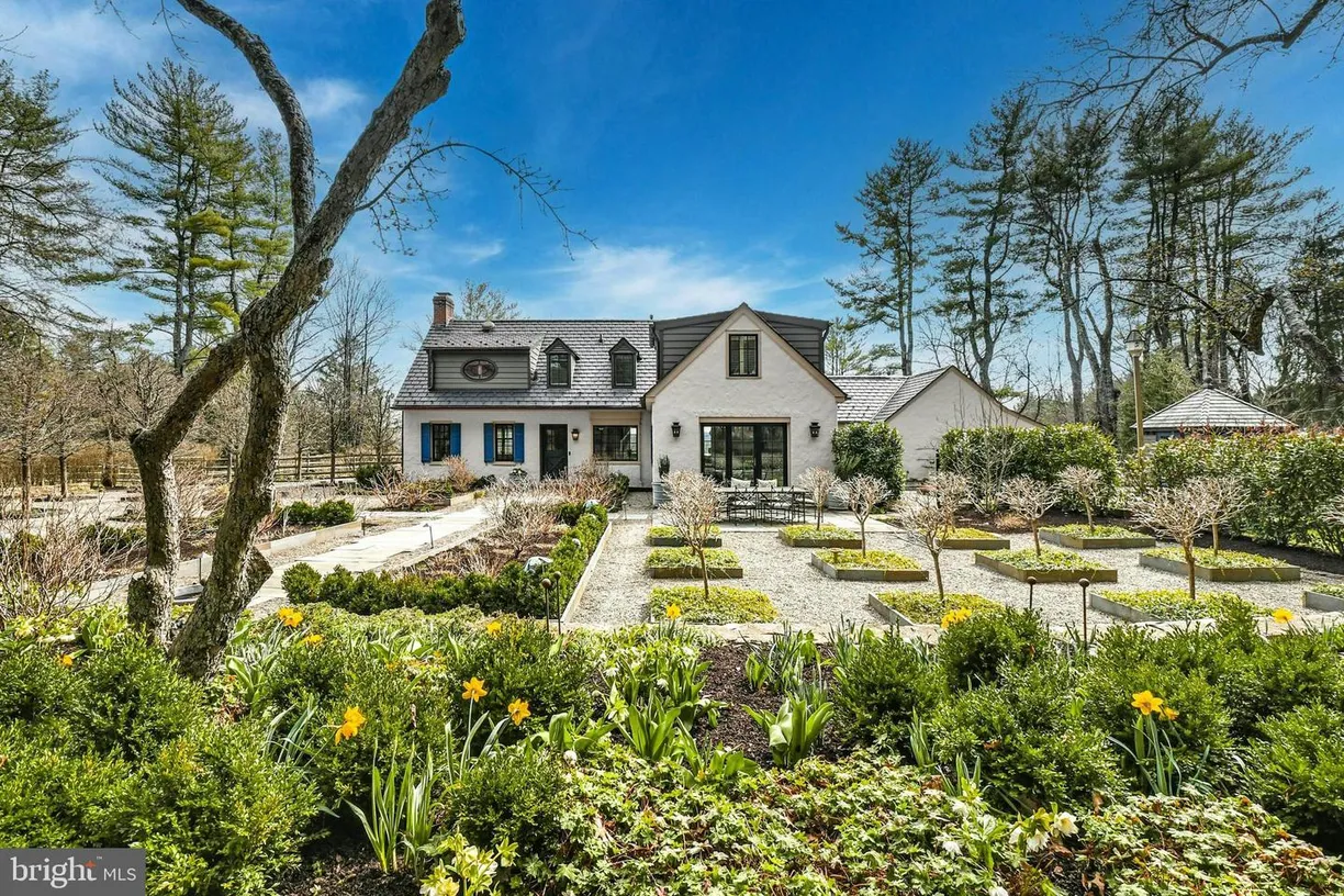 Central NJ/Bucks County, PA Real Estate | View 7043 Phillips Mill Rd | 6 Beds, 6 Baths