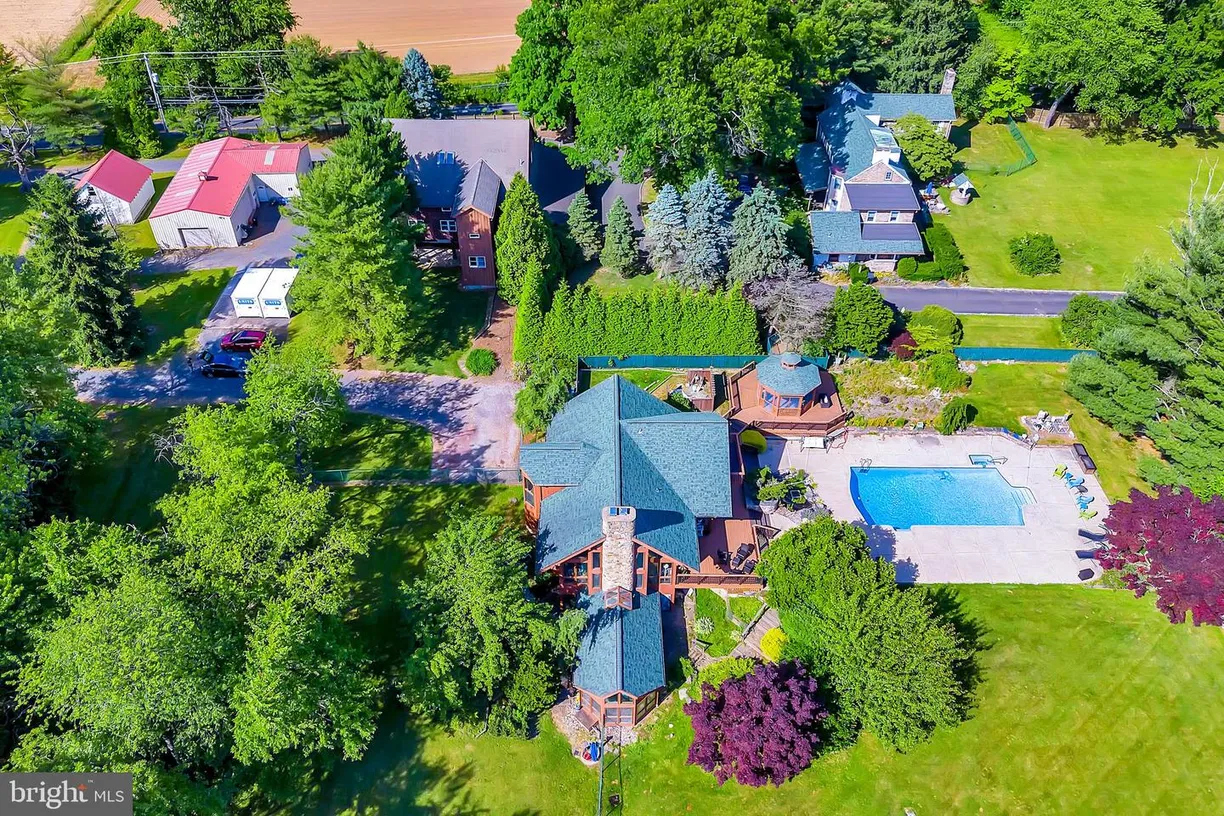 Central NJ/Bucks County, PA Real Estate | View 636 Almshouse Rd | 6 Beds, 4 Baths