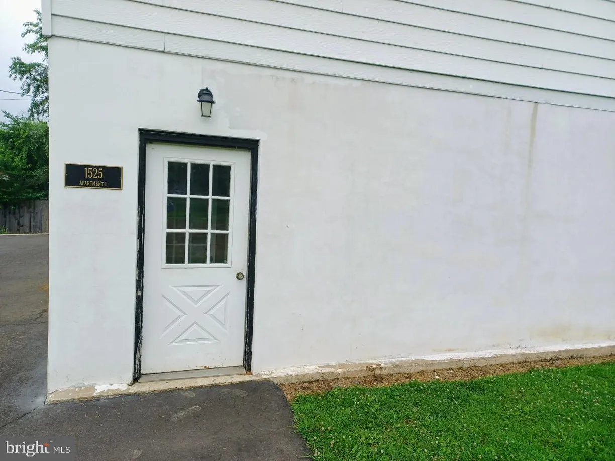 Central NJ/Bucks County, PA Real Estate | View 1525 Yardley Newtown Rd, . 1 (rear) | 3 Beds