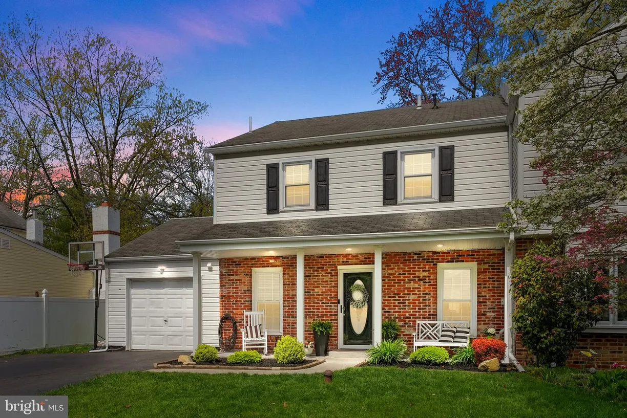 Central NJ/Bucks County, PA Real Estate | View 32 Elisa Lynn Way | 3 Beds