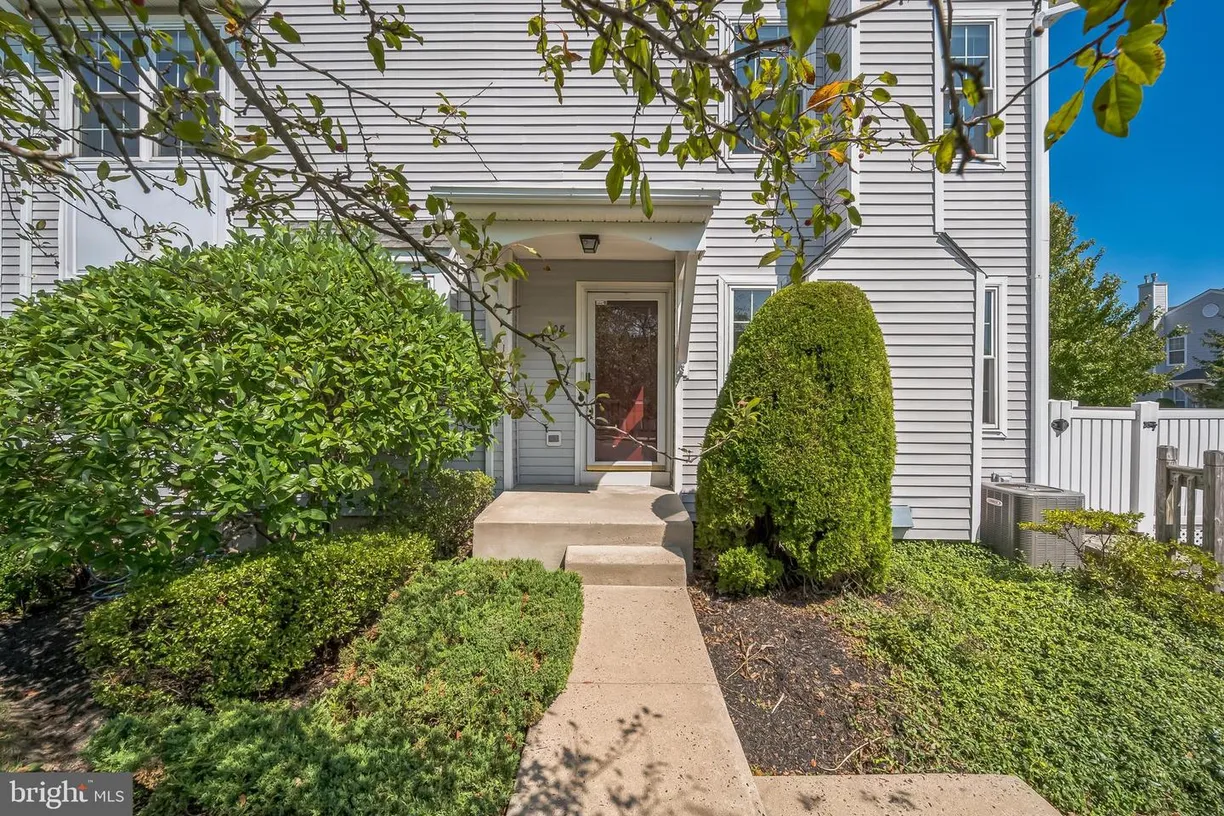 Central NJ/Bucks County, PA Real Estate | View 108 Eagle Ct, 105 | 3 Beds, 2 Baths