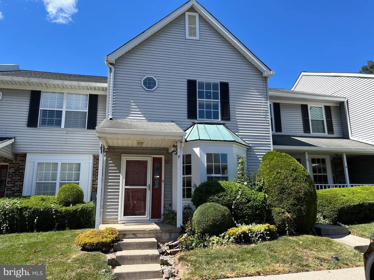 Central NJ/Bucks County, PA Real Estate | View 4 Fair Oaks Ct | 2 Beds