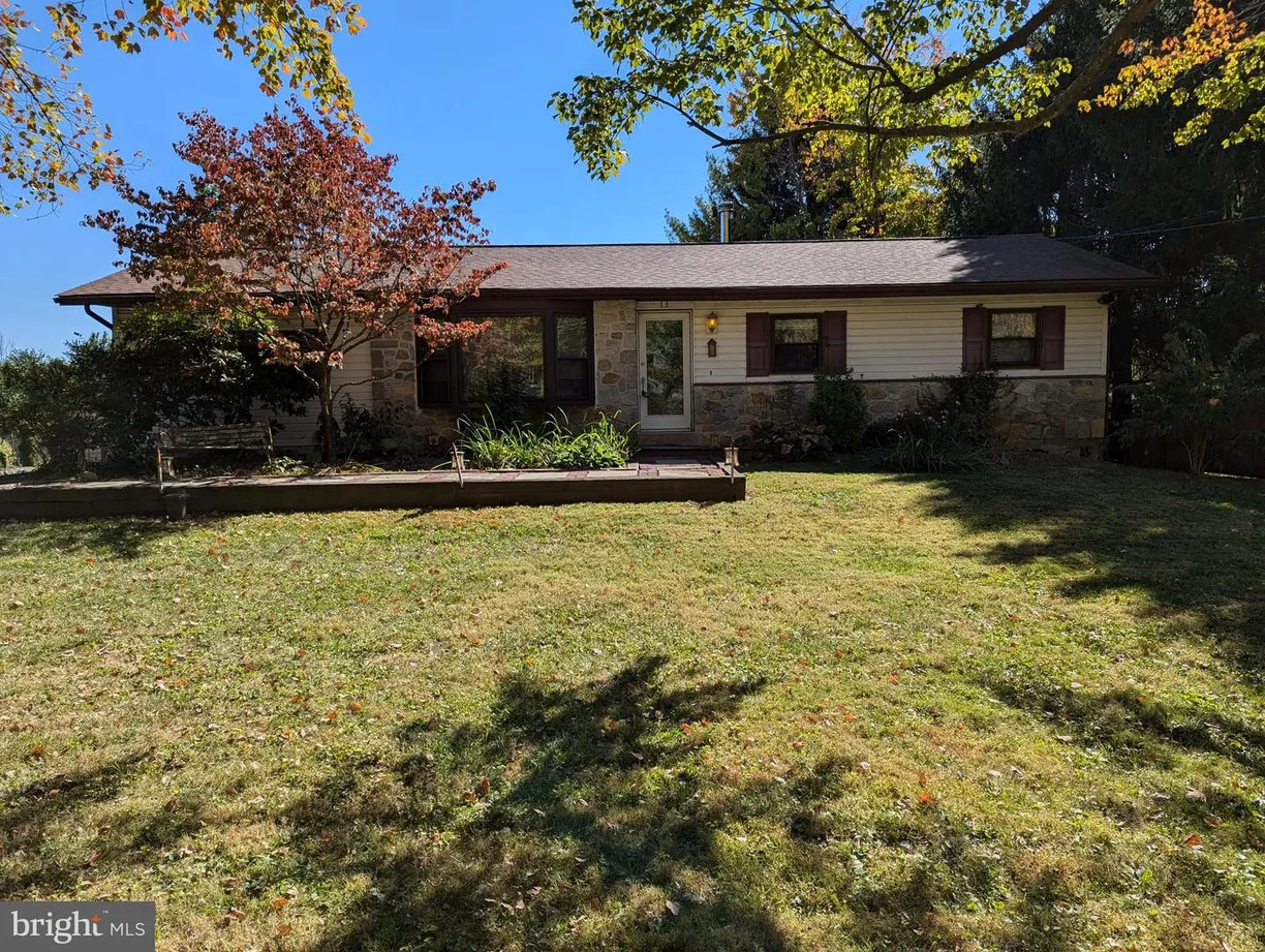 Central NJ/Bucks County, PA Real Estate | View 6270 Groveland Rd | 5 Beds, 3 Baths