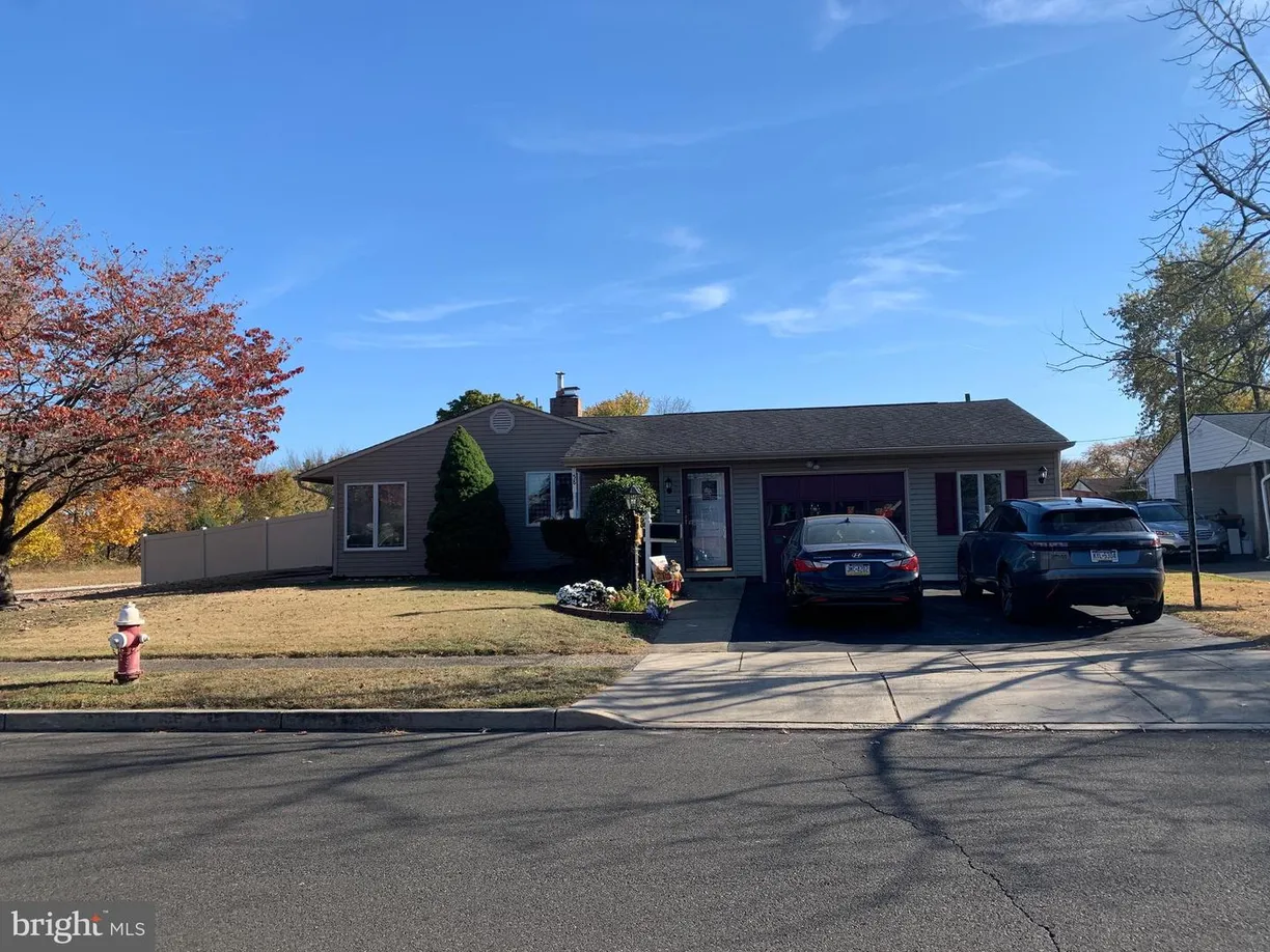 Central NJ/Bucks County, PA Real Estate | View 58 Locust Ln | 3 Beds, 2 Baths