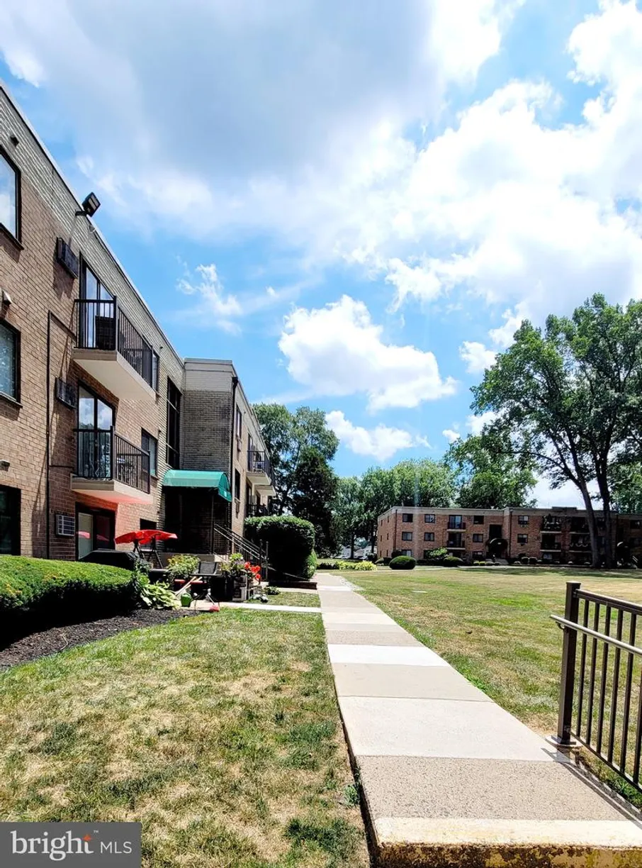 Central NJ/Bucks County, PA Real Estate | View 1575 W Street Rd, 832 | 2 Beds