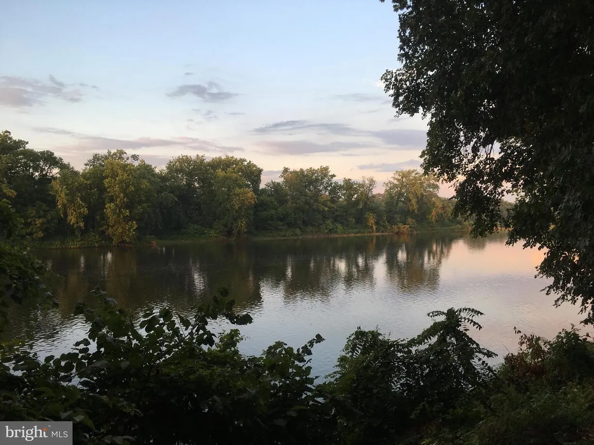 Central NJ/Bucks County, PA Real Estate | View RIVER ROAD