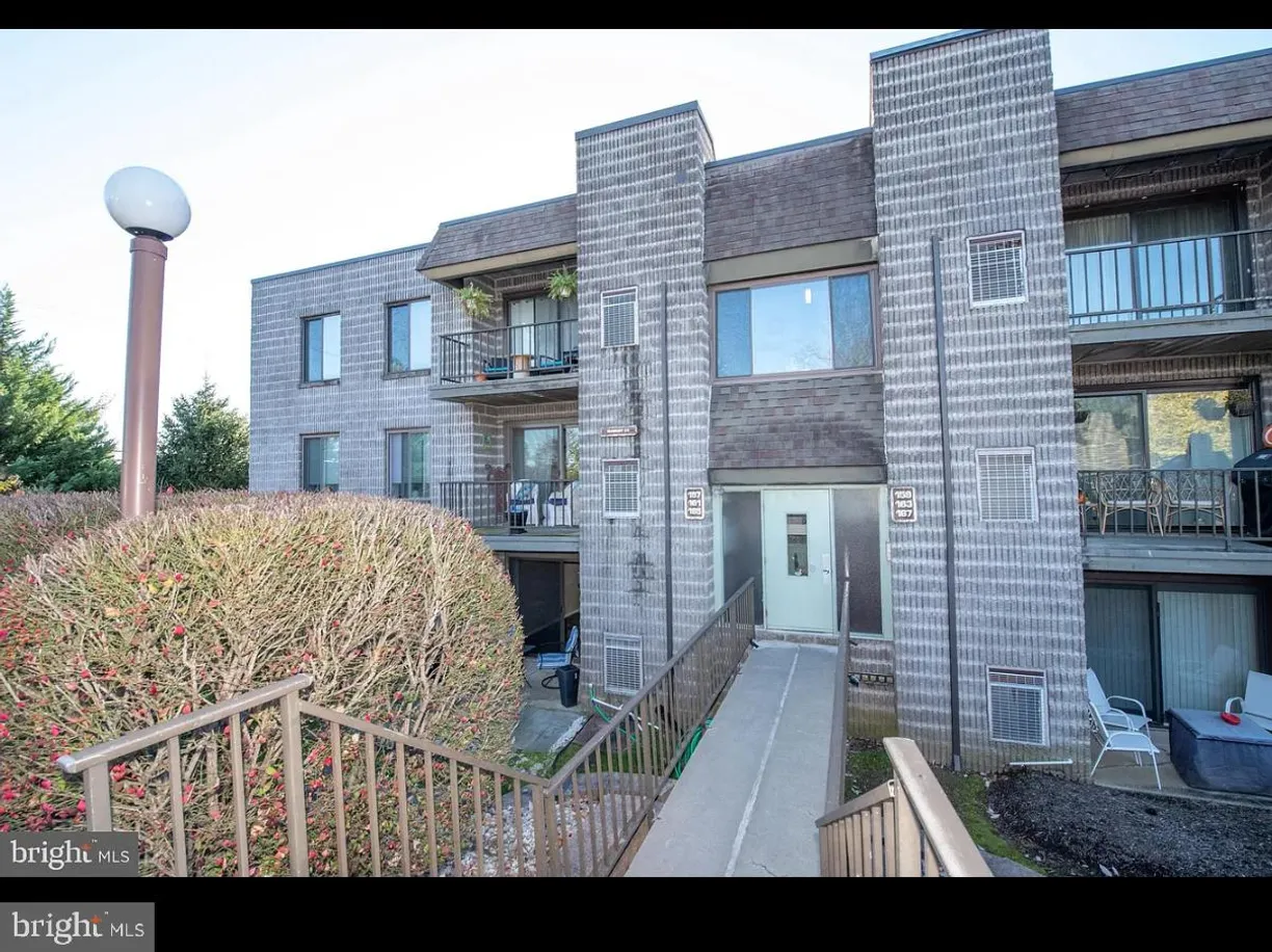 Central NJ/Bucks County, PA Real Estate | View 157 Sunbury Court | 2 Beds, 2 Baths