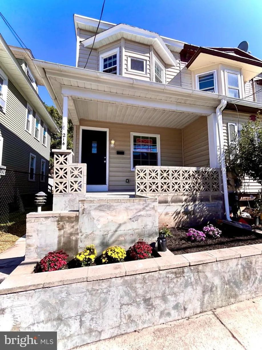 Central NJ/Bucks County, PA Real Estate | View 214 Washington St | 3 Beds