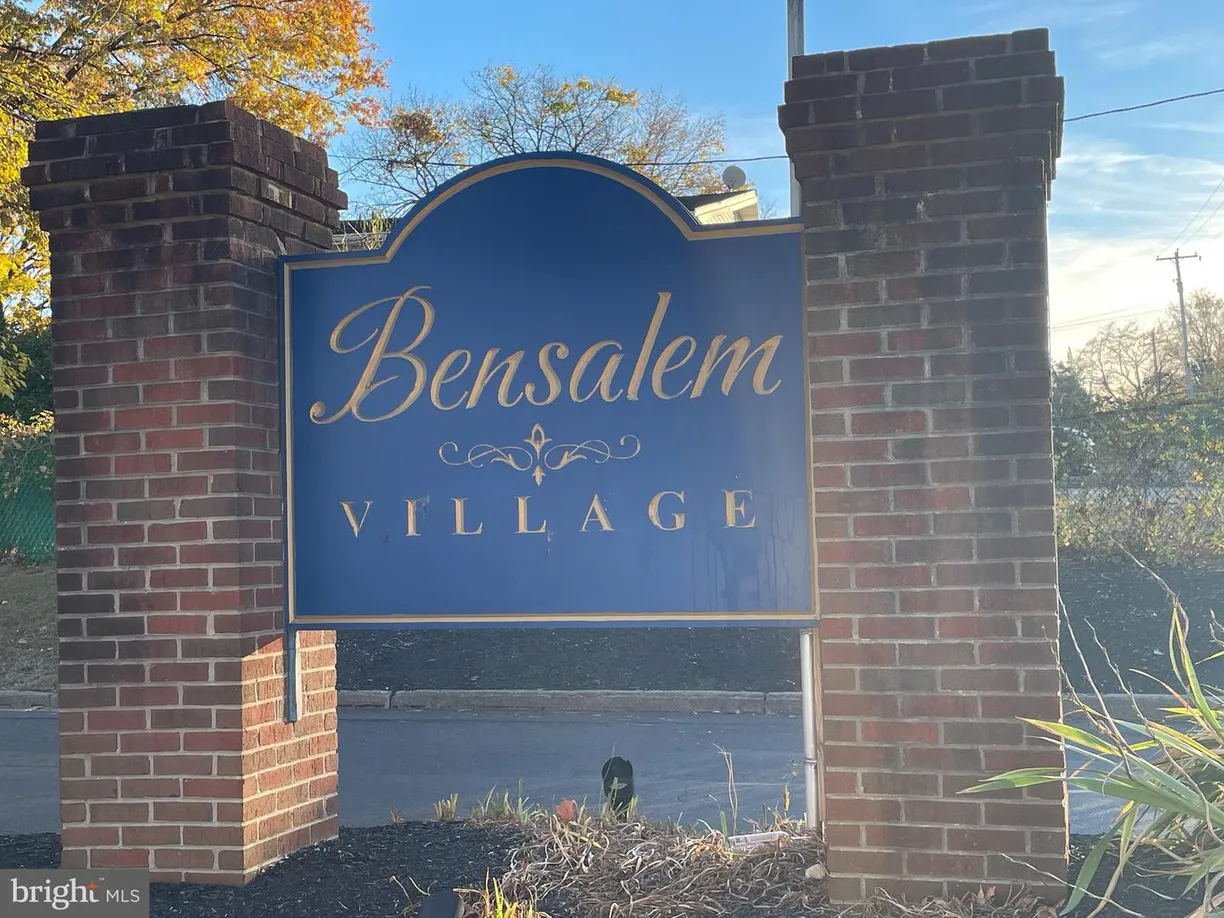 Central NJ/Bucks County, PA Real Estate | View 393 Rutgers Ct | 2 Beds, 1 Bath