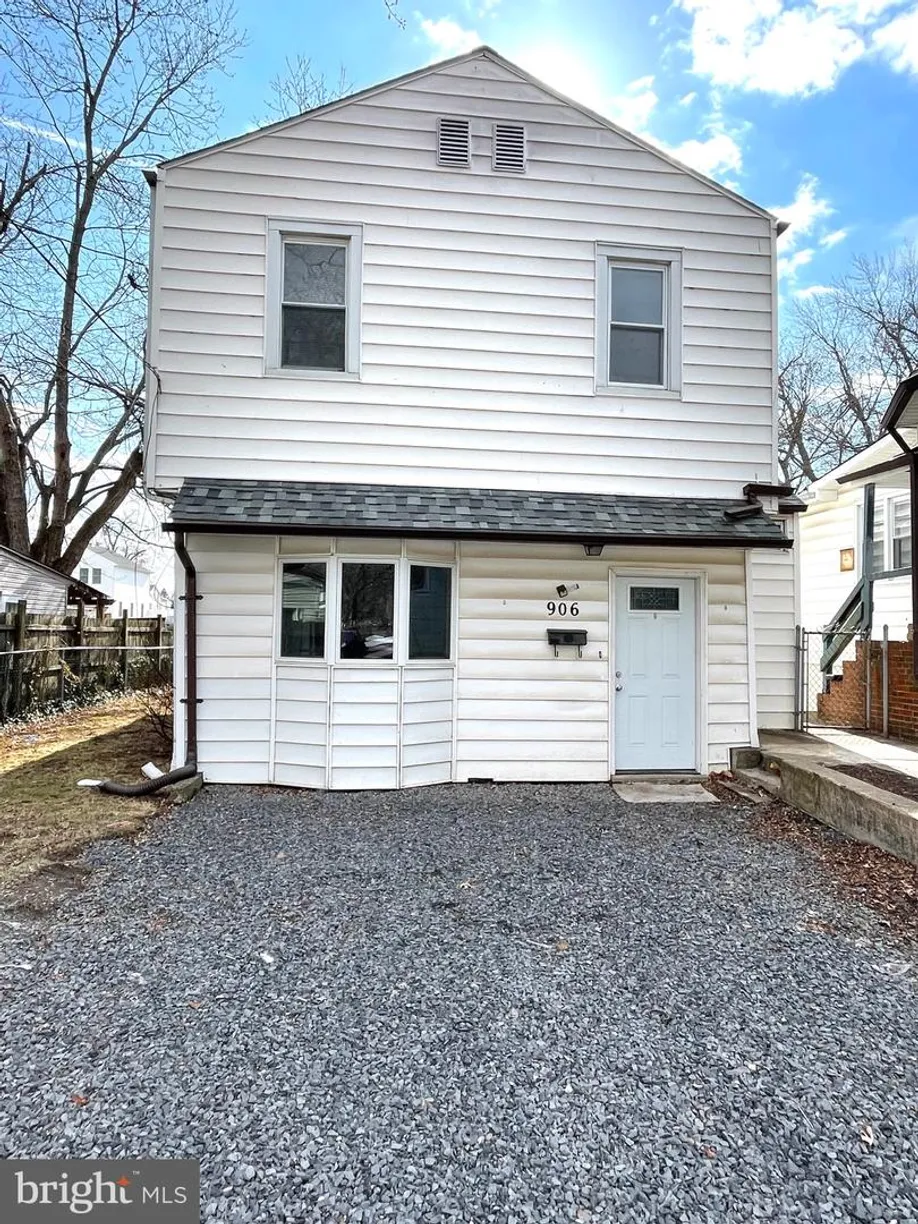 Central NJ/Bucks County, PA Real Estate | View 906 Main Ave | 5 Beds