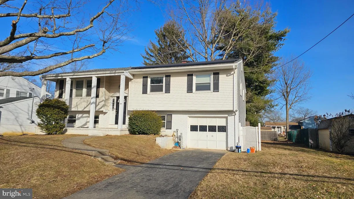 Central NJ/Bucks County, PA Real Estate | View 19 Peaceful Dr | 4 Beds, 2 Baths