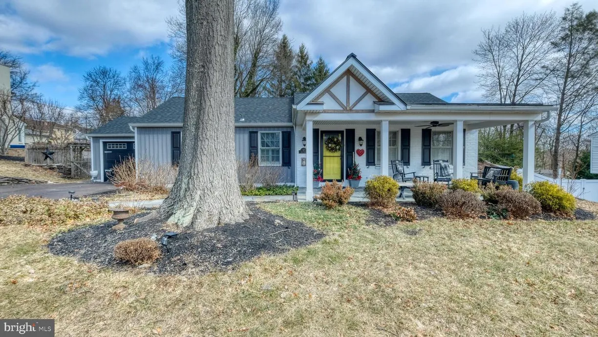 Central NJ/Bucks County, PA Real Estate | View 57 East St | 2 Beds, 1 Bath