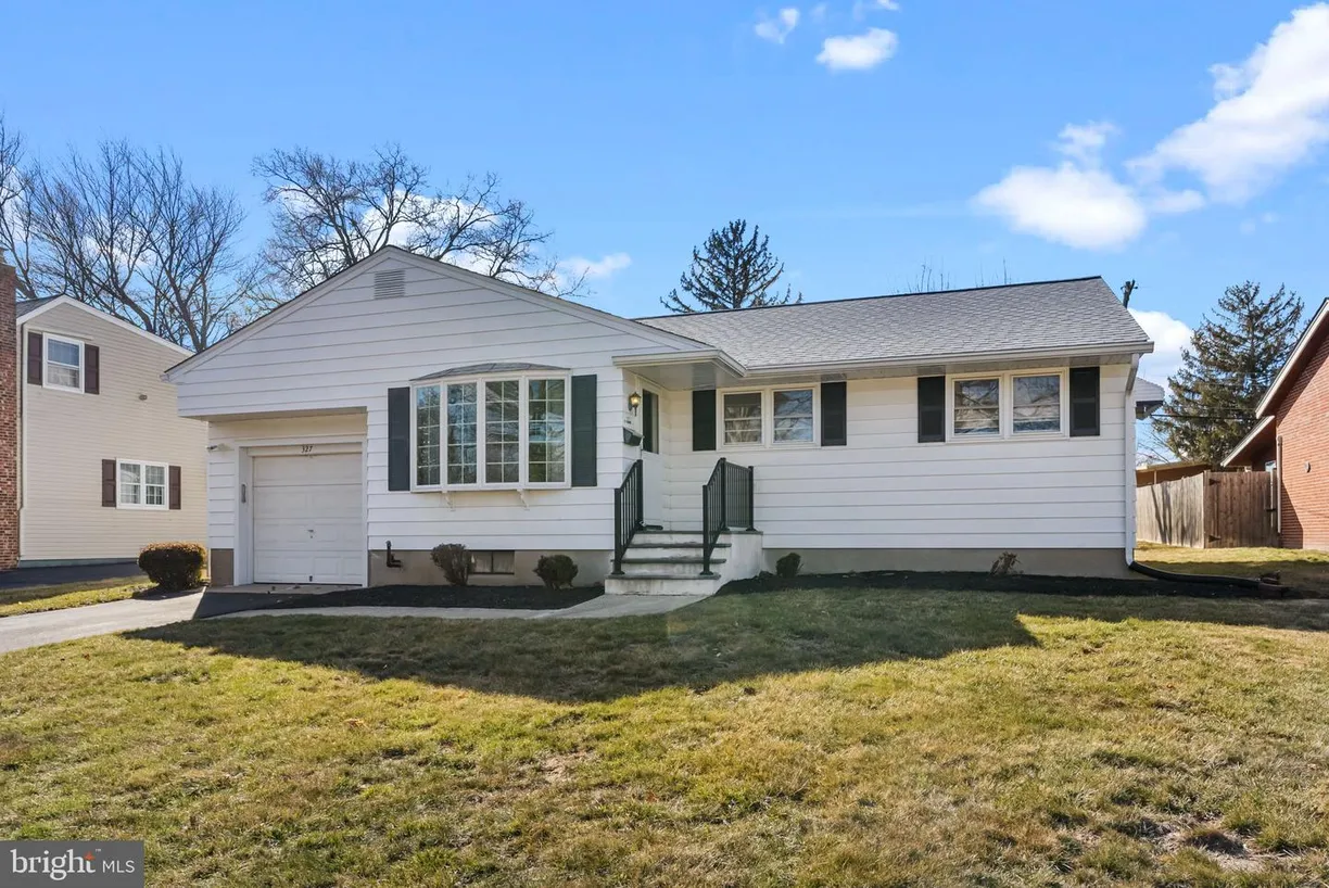 Central NJ/Bucks County, PA Real Estate | View 327 Hamilton Blvd | 3 Beds, 1 Bath
