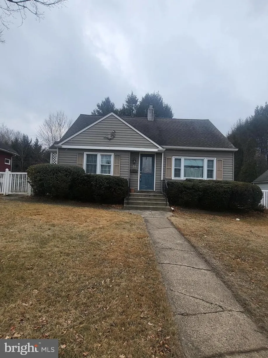 Central NJ/Bucks County, PA Real Estate | View 31 Penn Valley Dr | 3 Beds, 2 Baths