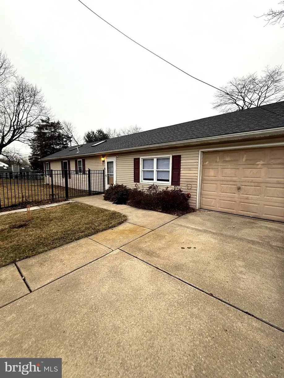 Central NJ/Bucks County, PA Real Estate | View 1722 Oak Rd | 3 Beds