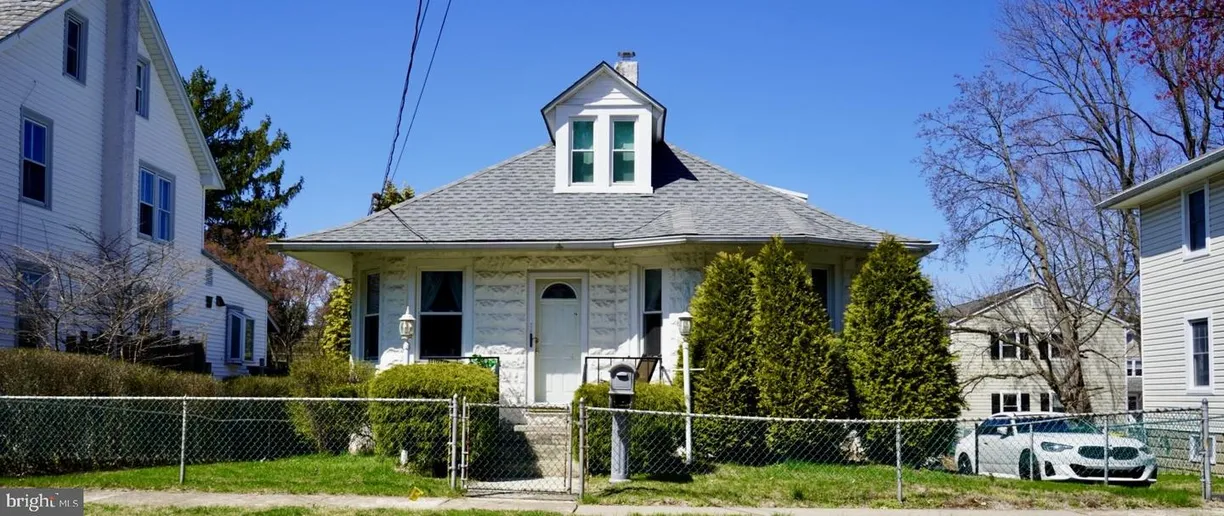 Central NJ/Bucks County, PA Real Estate | View 101 Decatur St | 5 Beds, 1 Bath
