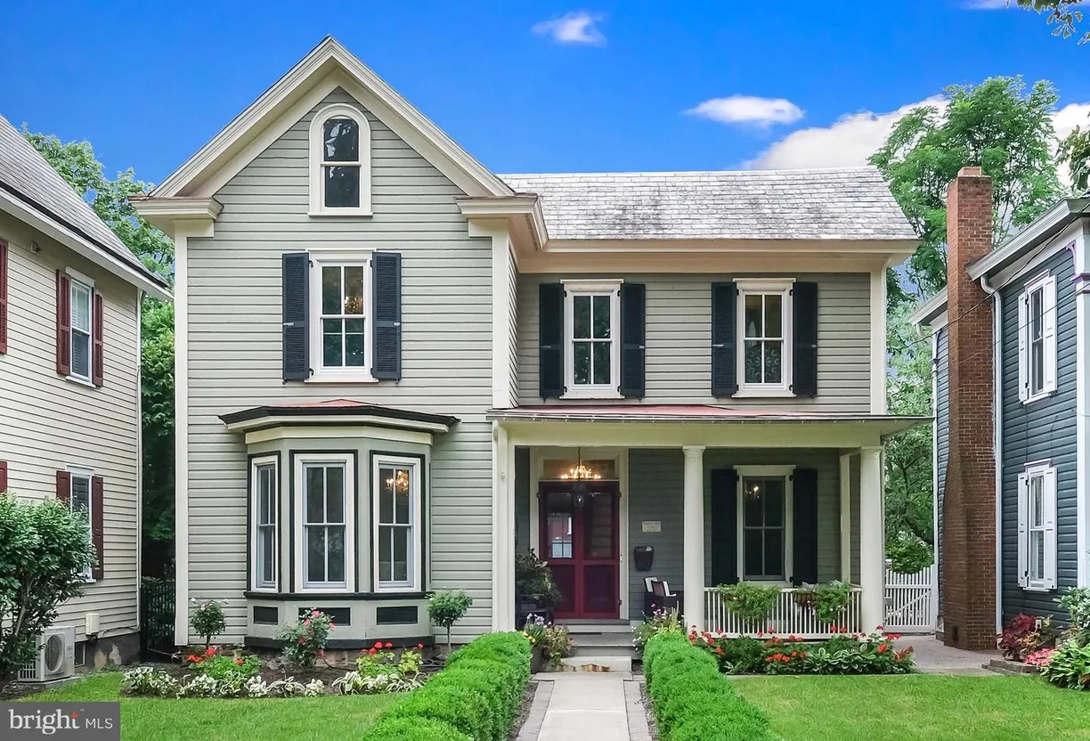 Central NJ/Bucks County, PA Real Estate | View 275 W Court St | 5 Beds, 5 Baths