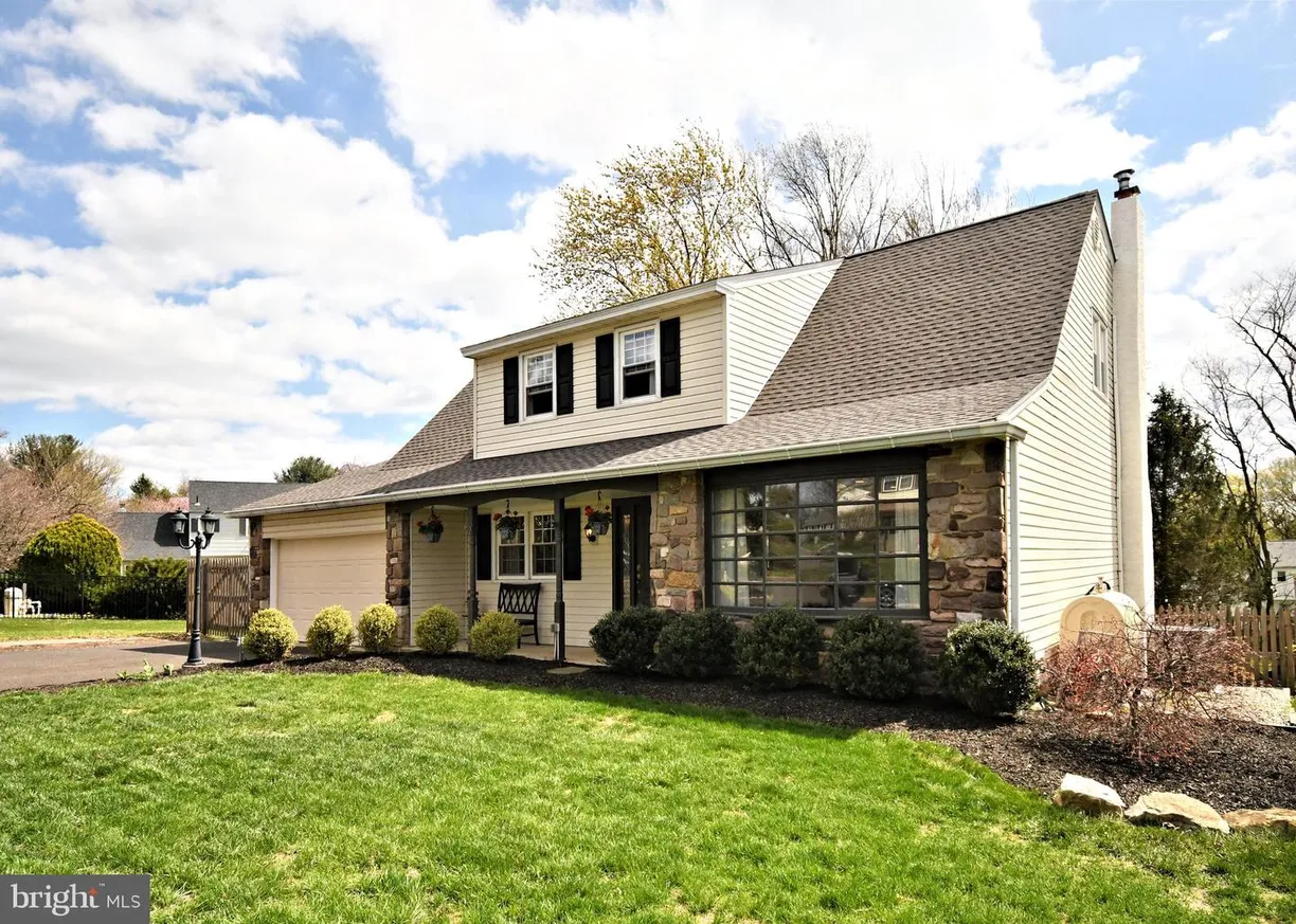 Central NJ/Bucks County, PA Real Estate | View 102 Longview Dr | Listing