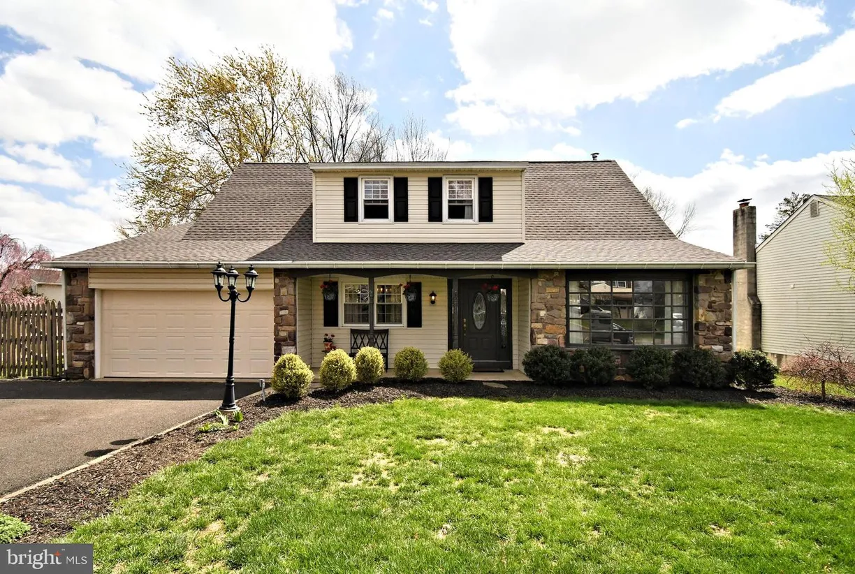 Central NJ/Bucks County, PA Real Estate | View 102 Longview Dr | 4 Beds, 2 Baths