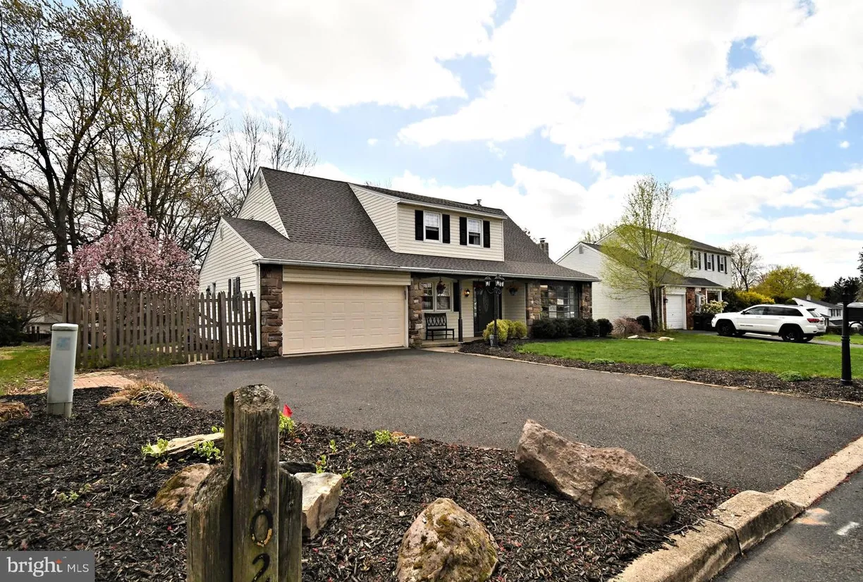 Central NJ/Bucks County, PA Real Estate | View 102 Longview Dr | Listing