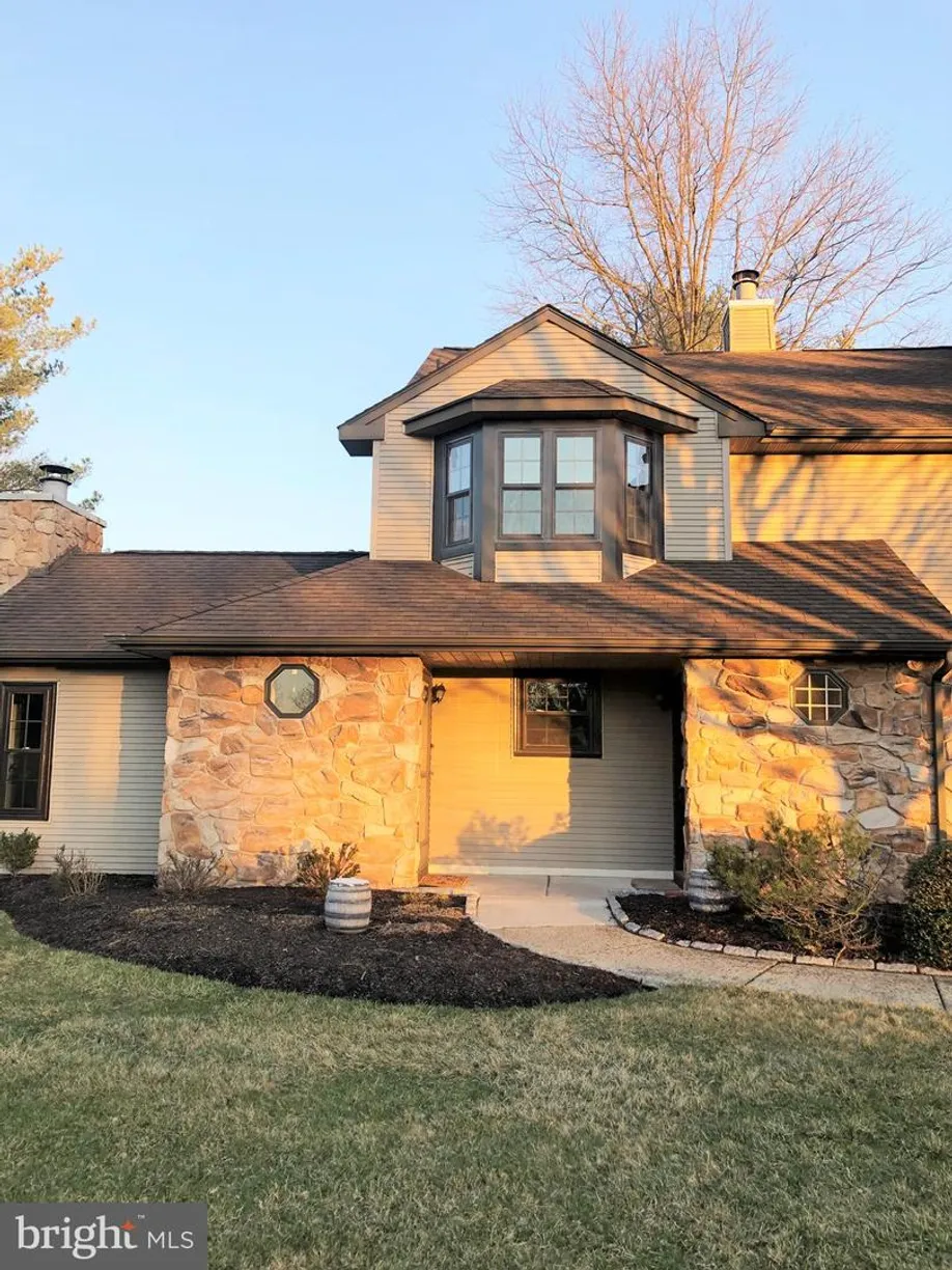 Central NJ/Bucks County, PA Real Estate | View 202 Hackberry Ct | 2 Beds, 2 Baths