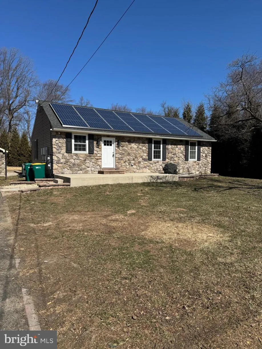 Central NJ/Bucks County, PA Real Estate | View 347 Zimmerman Ln | 3 Beds, 1 Bath