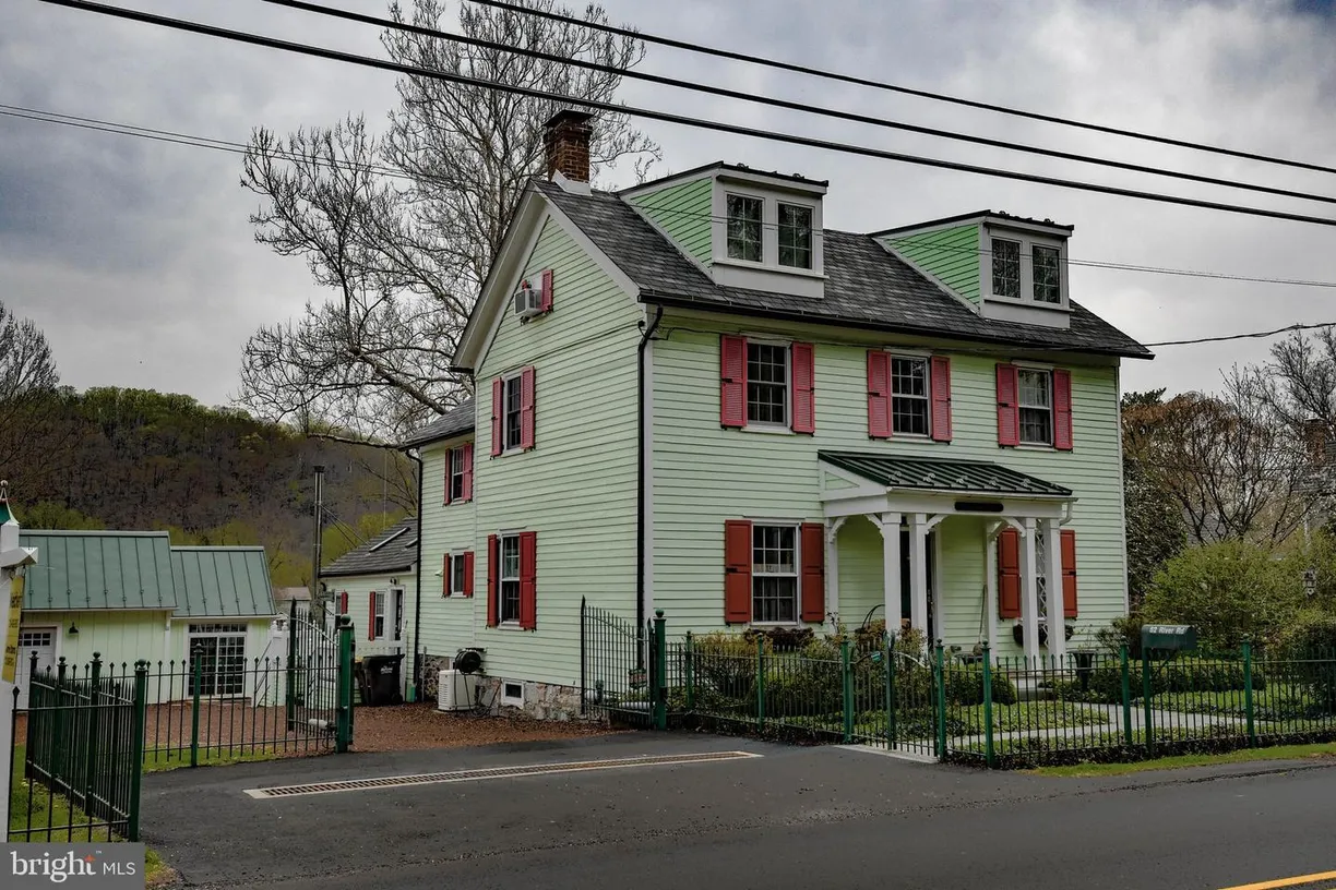 Central NJ/Bucks County, PA Real Estate | View 52 River Rd | Listing