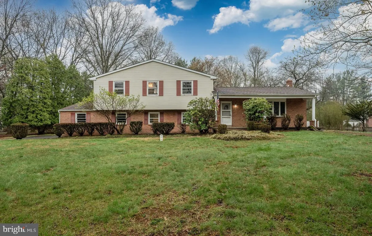 Central NJ/Bucks County, PA Real Estate | View 65 North Woods Ln | 4 Beds, 2 Baths