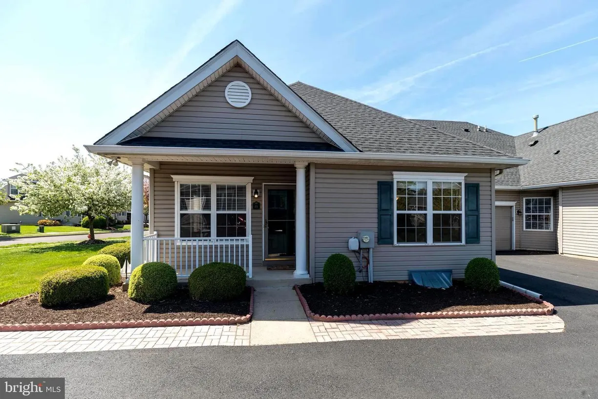 Central NJ/Bucks County, PA Real Estate | View 49 Freedom Ln | 2 Beds, 2 Baths