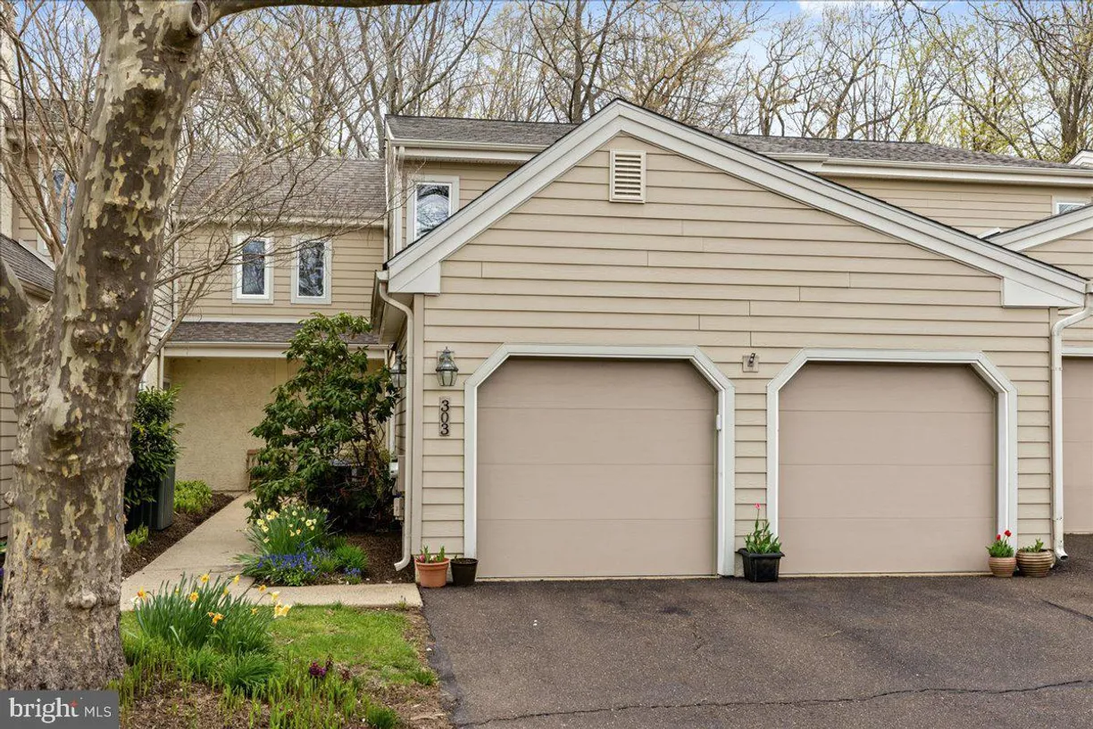 Central NJ/Bucks County, PA Real Estate | View 303 Dorset Ct | 3 Beds, 2 Baths