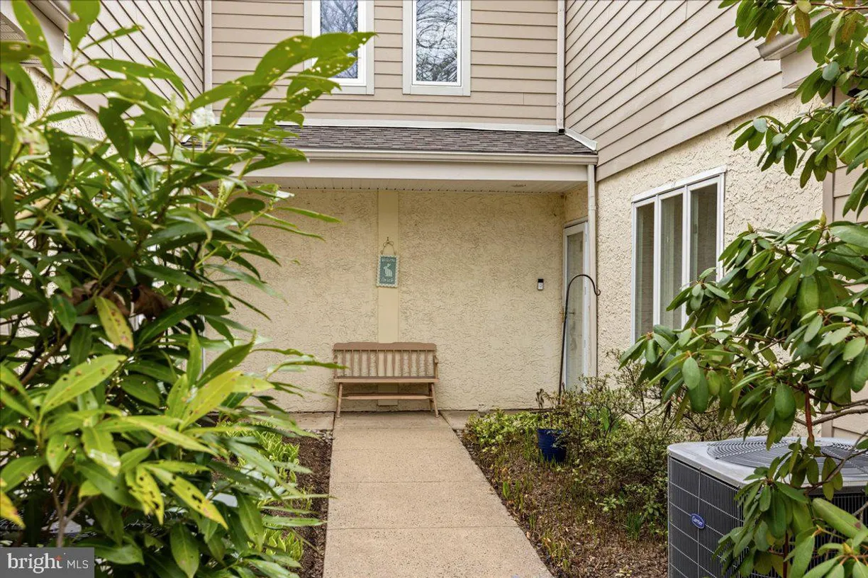 Central NJ/Bucks County, PA Real Estate | View 303 Dorset Ct | Listing