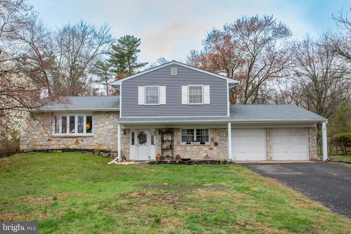 Central NJ/Bucks County, PA Real Estate | View 36 Layle Ln | 3 Beds, 2 Baths