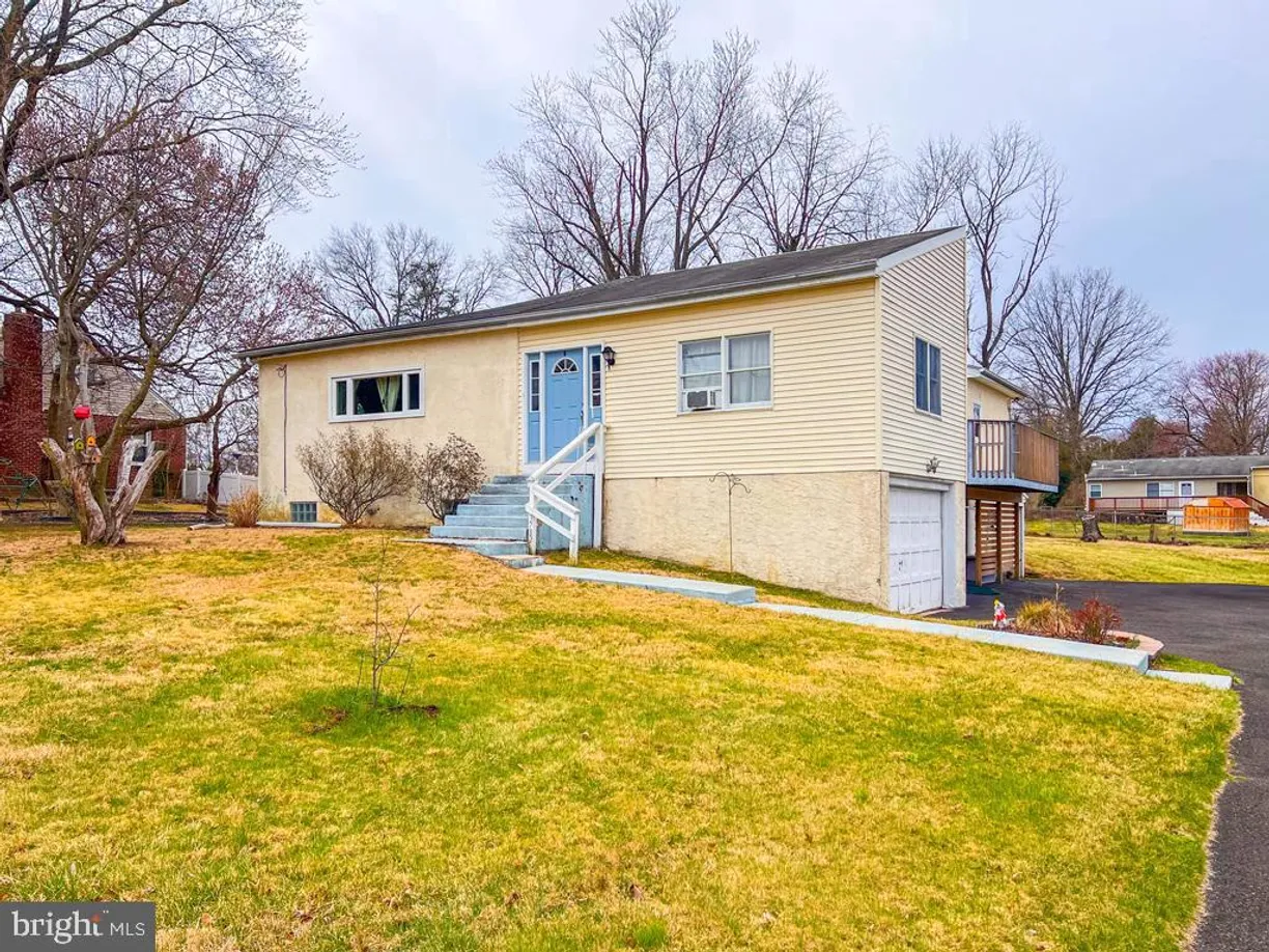 Central NJ/Bucks County, PA Real Estate | View 3782 Skyline Dr | 4 Beds, 1 Bath