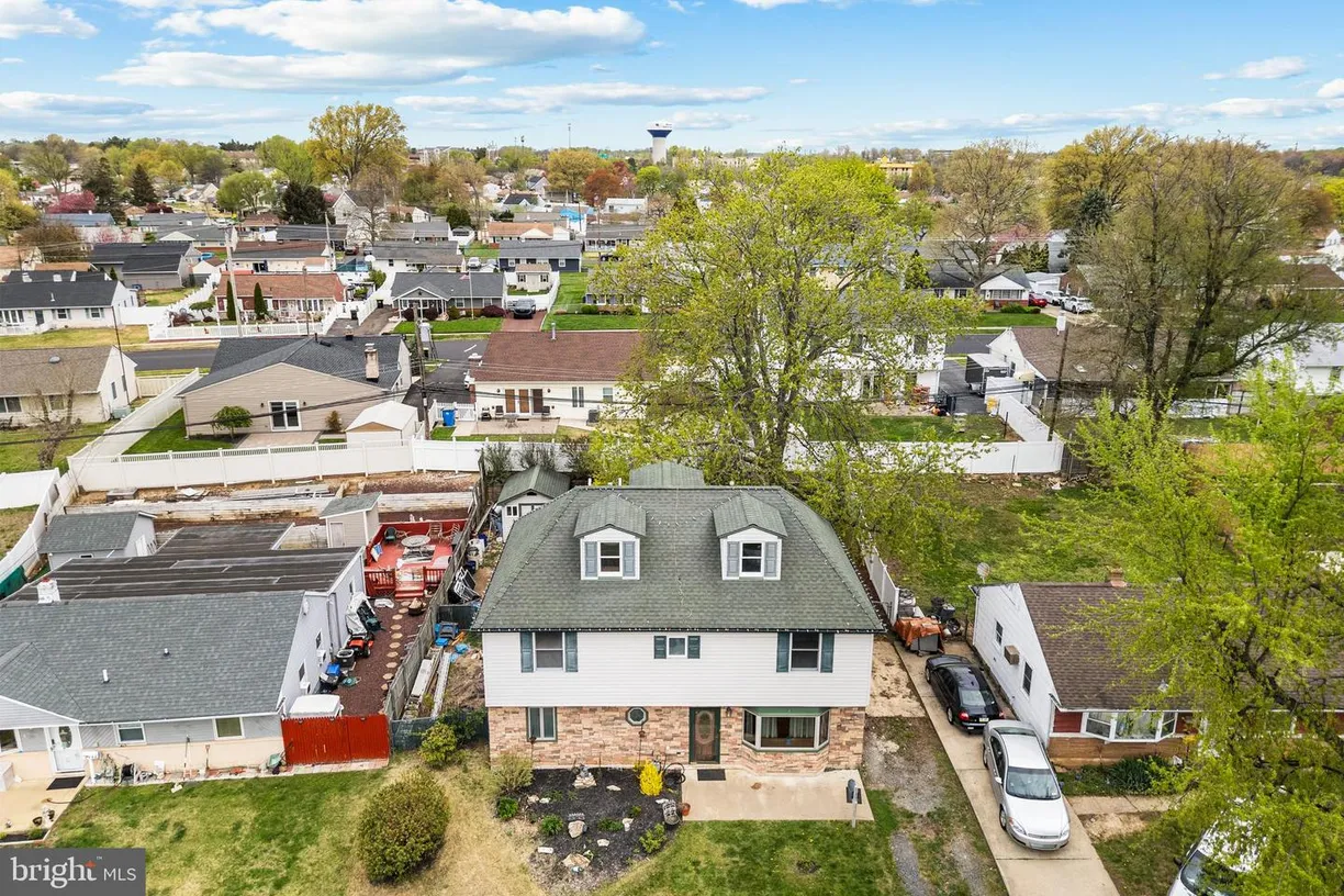 Central NJ/Bucks County, PA Real Estate | View 2748 Bellview Dr | 5 Beds, 2 Baths